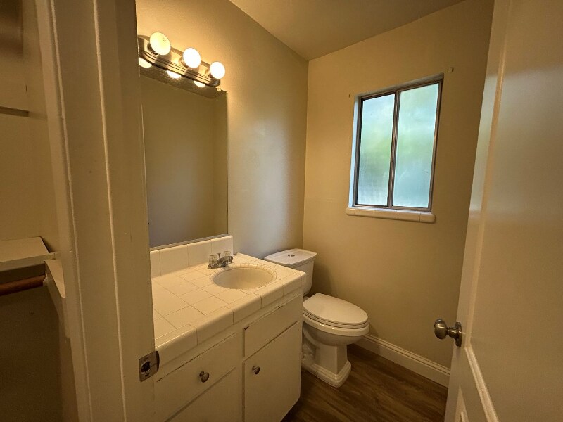 Building Photo - 316 W 4th Ave