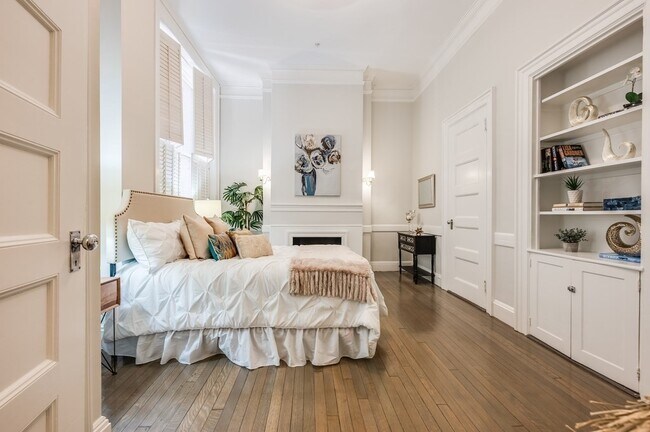 Building Photo - 484 Beacon St