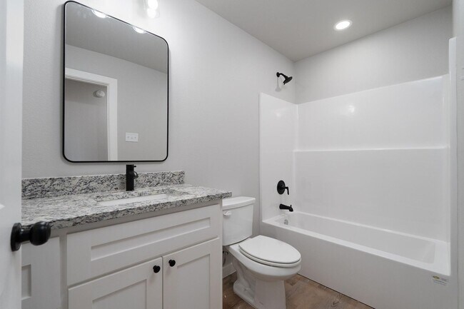 Building Photo - Move-In Ready Gem with No Application Fee!