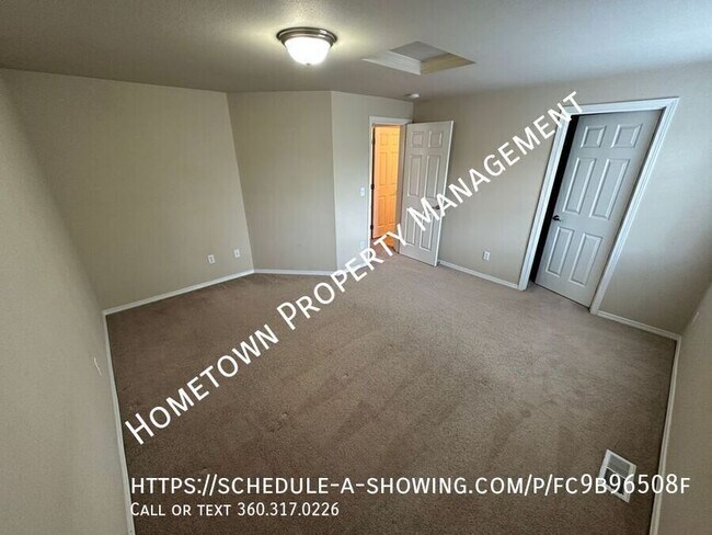 Building Photo - 2406 Pleasanton Ct SE