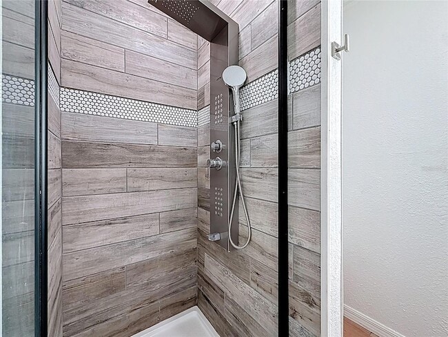 Building Photo - 5810 Tangerine Ave S