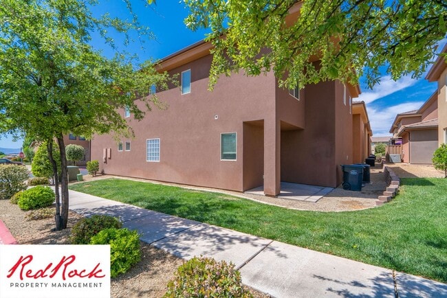 Building Photo - DOG-FRIENDLY 4 Bedroom Townhome with INTER...