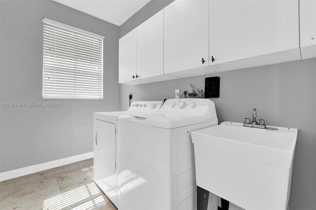 Building Photo - 1518 Maple Dr