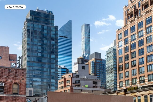 Building Photo - 400 E 51st St