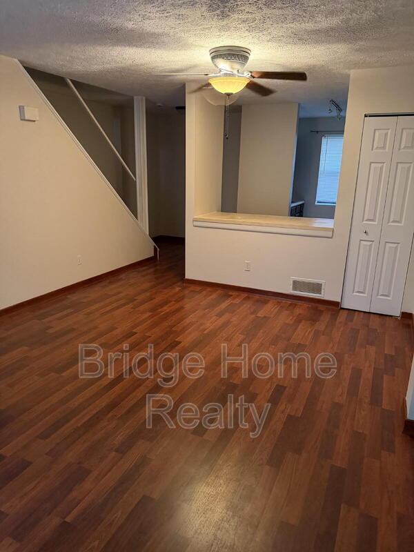 Building Photo - 210 Woodhaven Dr
