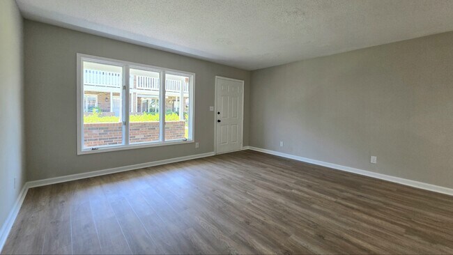 Building Photo - 409 Garden Dr