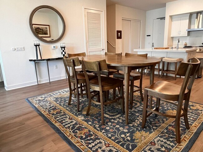Building Photo - Luxury Condo in Lexington at Central Park West - Available Beginning of September!!