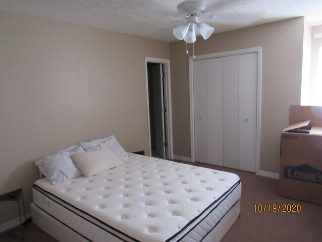 Building Photo - 1853 Whispering Oaks Ln