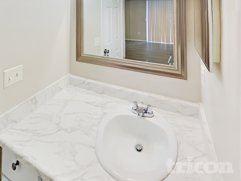 Building Photo - 39 Trotters Cir