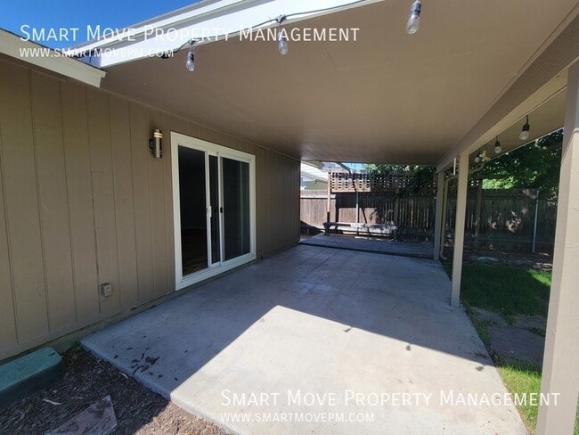 Building Photo - 9990 Skycrest-