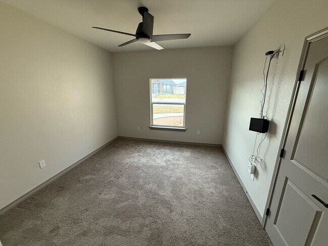 Building Photo - 8626 La Jolla Dr