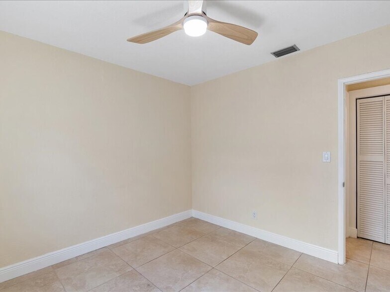 Bedroom 3 - 6470 SW 38th St