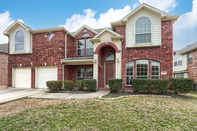 Building Photo - Stunning 5-Bedroom Home with Spacious Back...