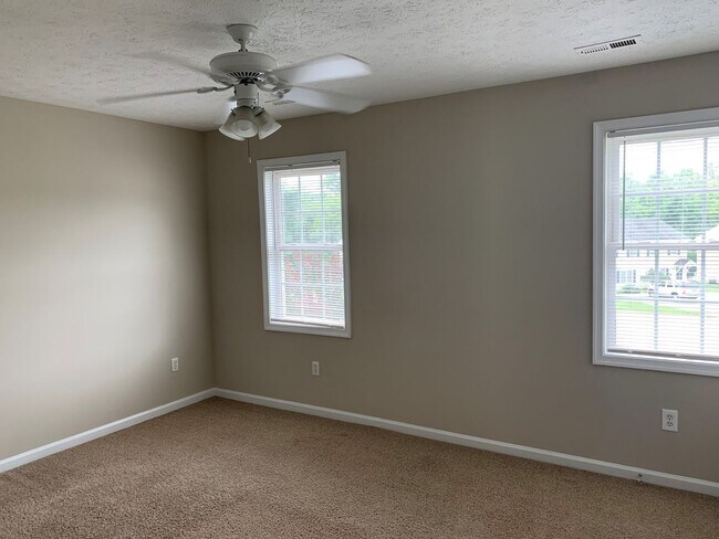 Building Photo - 448 Three Creeks Ct