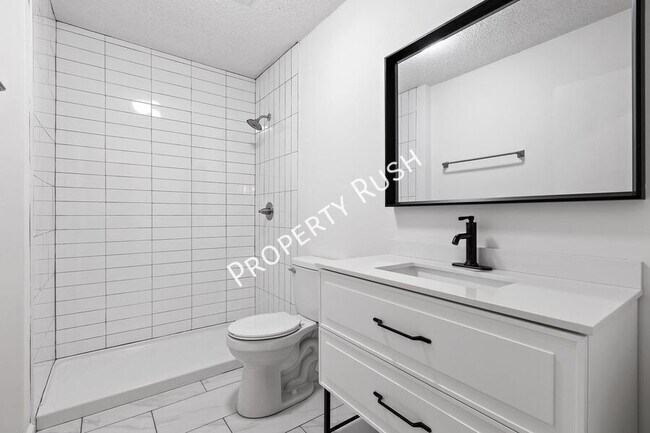 Building Photo - 3404 Frawley St
