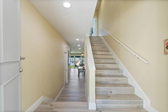 Building Photo - 316 N Lake Dr