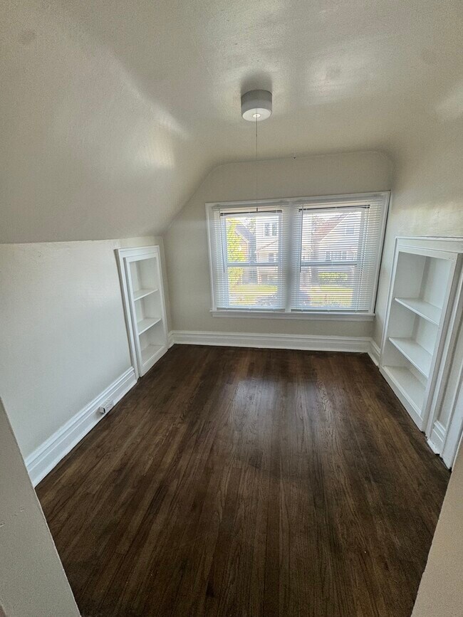 Building Photo - 4916 W 29th St