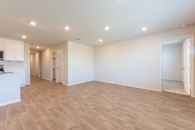 Building Photo - 2115 Windflower Ln