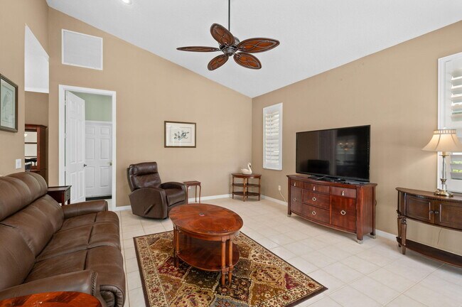 Building Photo - 1736 SW Mockingbird Dr