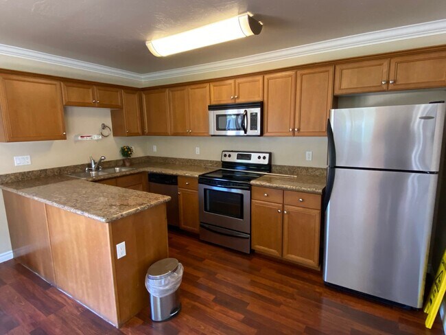 Building Photo - 792 Avocado Ave