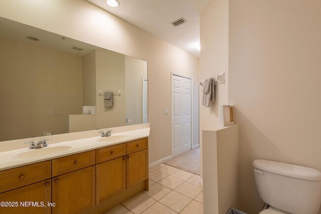 Building Photo - 135 Calle el Jardin