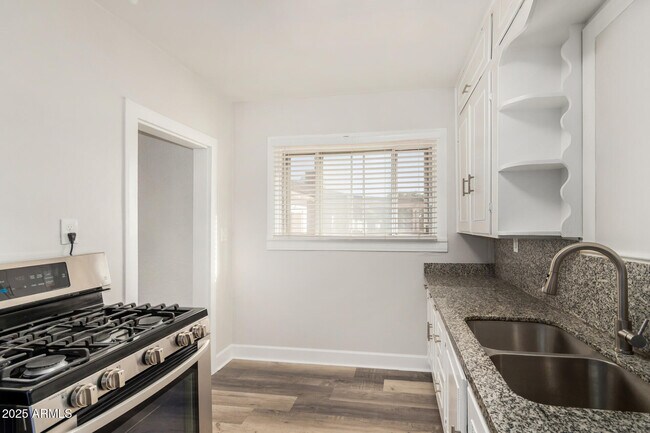 Building Photo - 423 E Crescent Ave