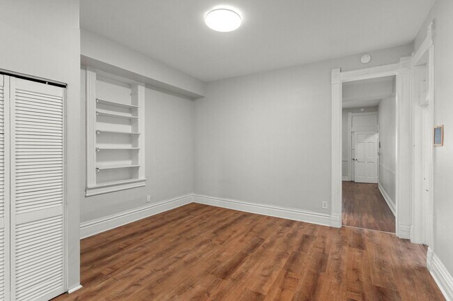 Building Photo - 2139 W Chicago Ave