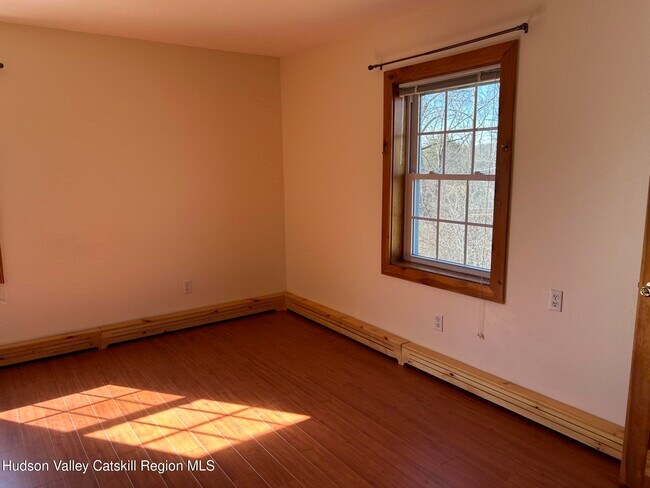 Building Photo - 605 NY-295