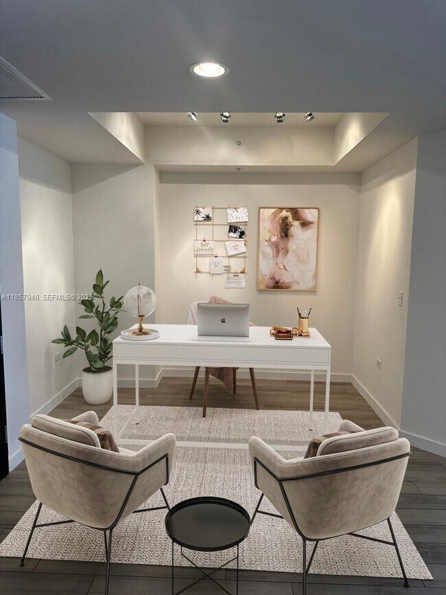 Building Photo - 999 Brickell Plaza