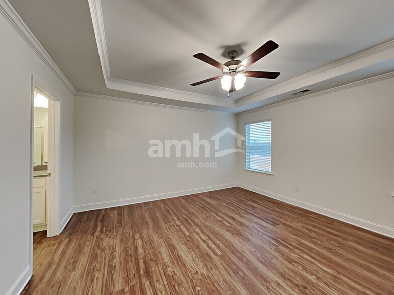 Building Photo - 104 Larragan Dr