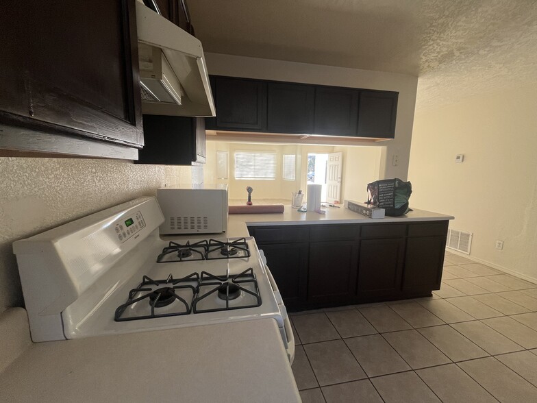 Building Photo - 1301 Villa Chamisa NE