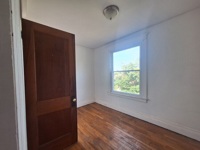 Building Photo - Come see your new home!