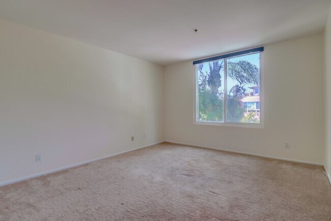 Building Photo - Amazing 2 Bedroom in Bankers Hill