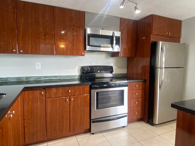 Building Photo - 9 Royal Palm Way