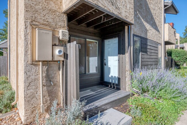 Building Photo - 2960 Shady Holw W