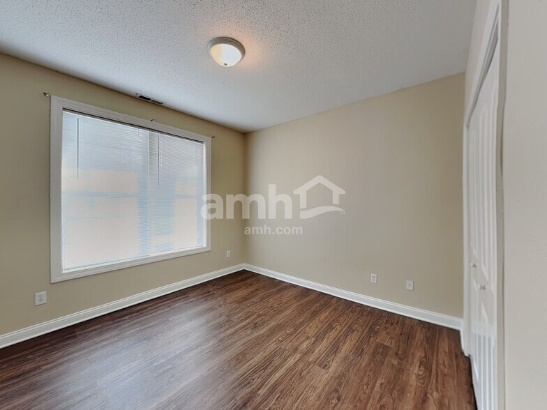 Building Photo - 5902 Cabot Dr