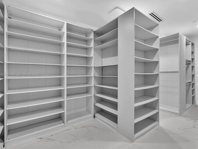 Building Photo - 3010 Alton Rd