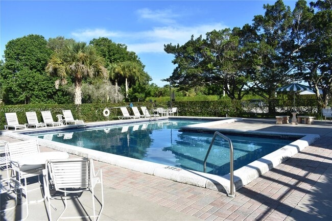 Building Photo - 454 Lakeview Dr