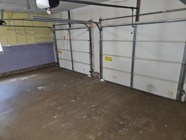 Building Photo - 1617 Hennessy Pl