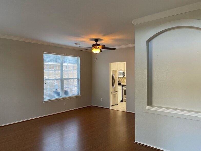 Building Photo - 2326 Clover Ridge Dr