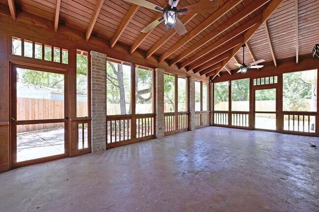 Building Photo - 11305 Nutwood Cove