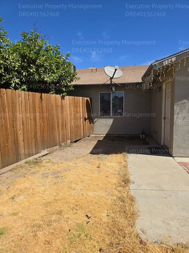 Building Photo - 1142 8th Pl