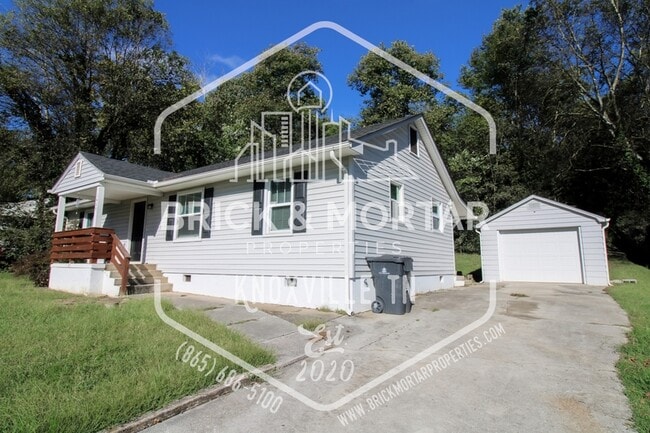 Building Photo - 1407 Charles Dr NE