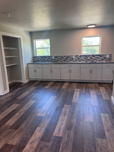 Building Photo - 404 Scott St