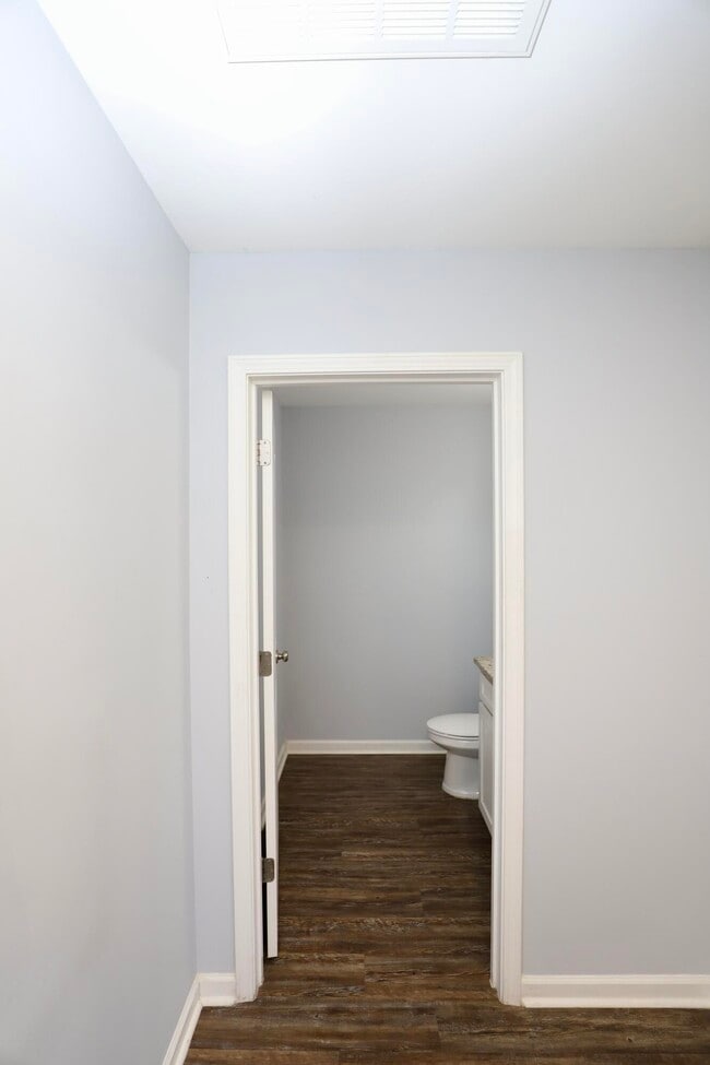 Building Photo - 1009 Providence Plantation Dr