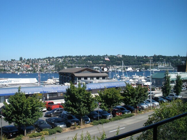 Building Photo - South Lake Union / Queen Anne Condo at The...