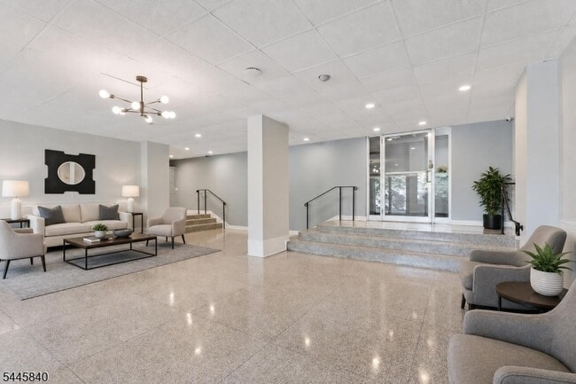 Building Photo - 415 Claremont Ave