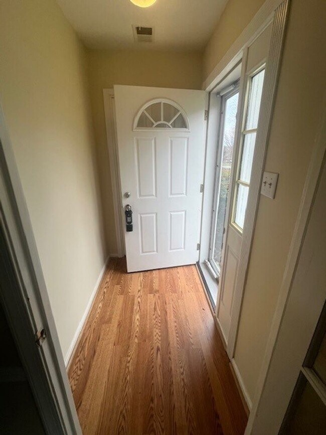 Building Photo - LOVELY CAPE COD WITH 4 BEDS, 2 BATHS AND G...