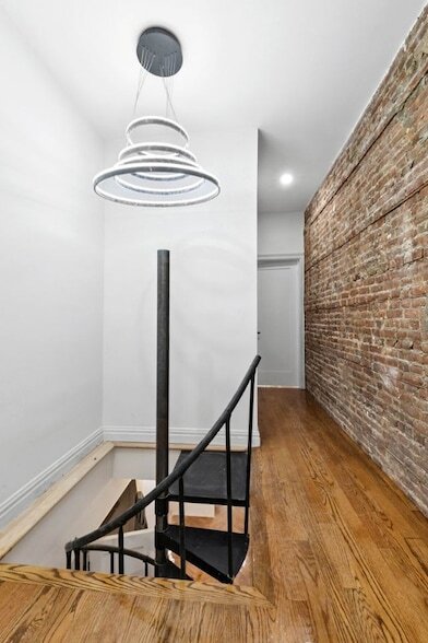 Building Photo - 105 St Felix St