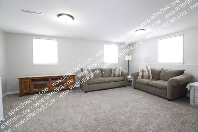 Building Photo - 1318 SW Kenworthy Dr